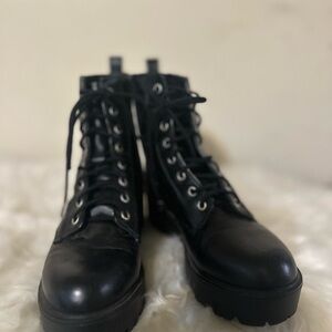 Boots in excellent condition, very nice for this season